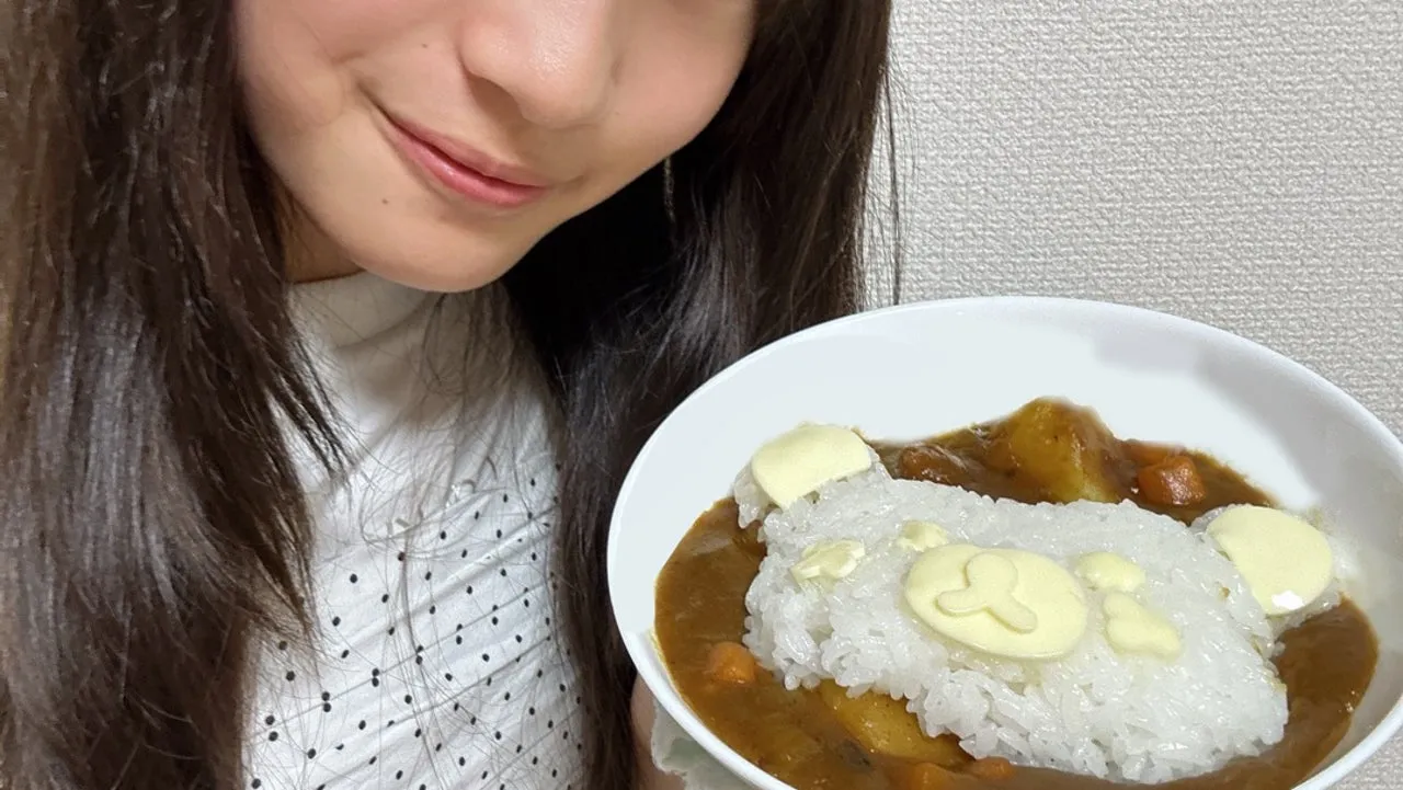 ただのカレーではありません  杉山結菜