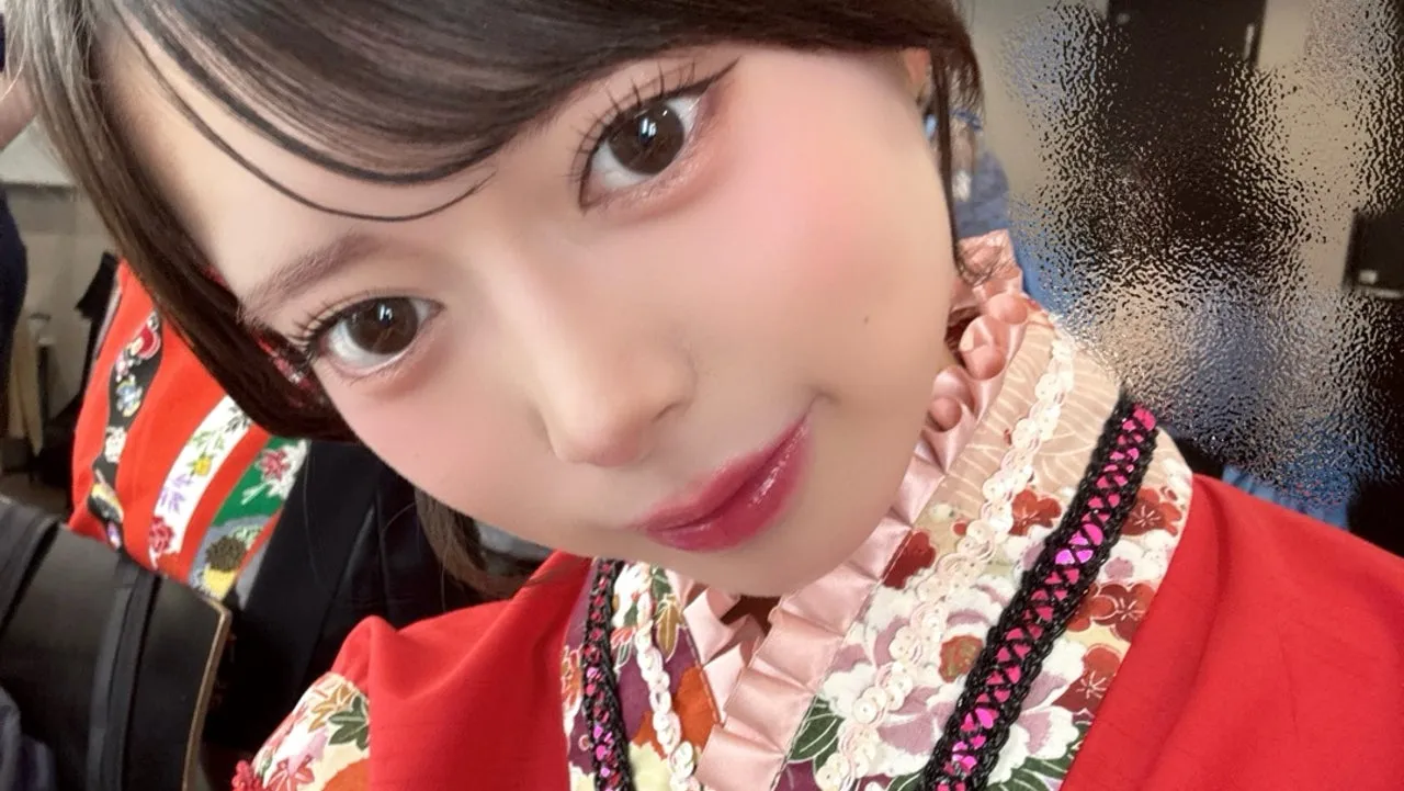 左手 上村麗菜
